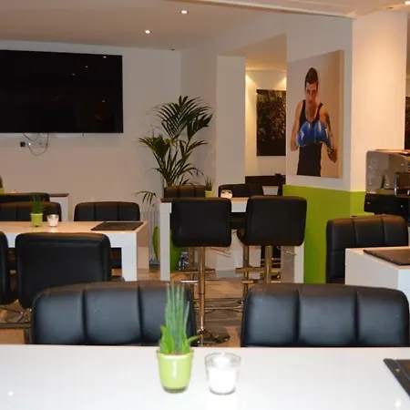 Otel Goldener Anker 3*