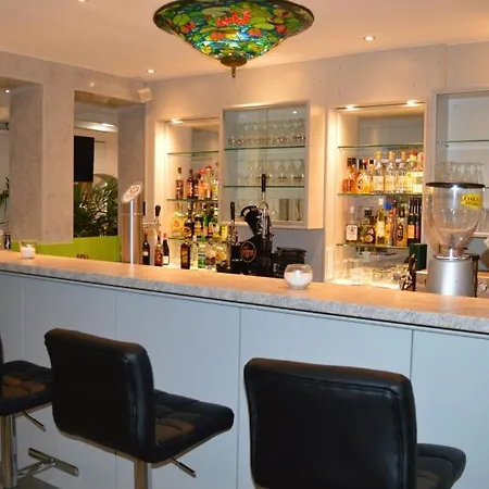 Otel Goldener Anker