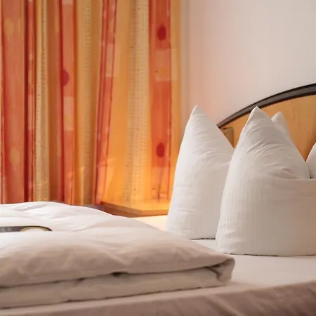 Otel Goldener Anker