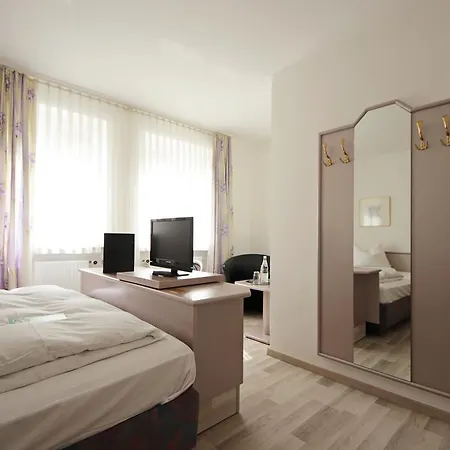 Otel Goldener Anker 3*