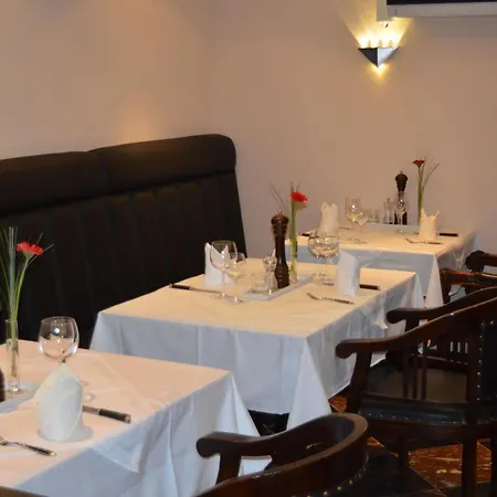 Otel Goldener Anker 3*